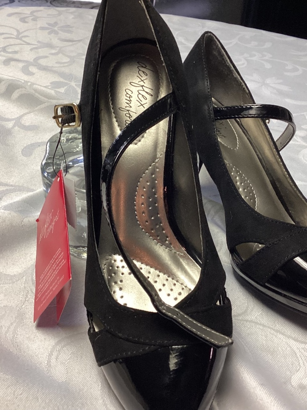 BLACK SUEDE PATENT LEATHER HEELS. NEW. SZ 6 COMFORTABLE